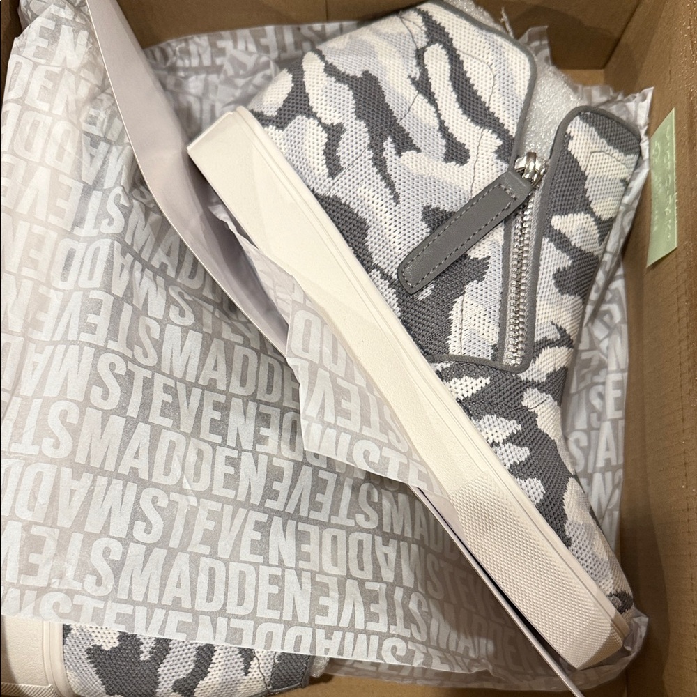 Steve Madden Gray and White Camo High-Tops